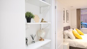 Desk, iron/ironing board, WiFi, bed sheets - 2 Adjoining Spacious Homes w Garden - Sleeps 14 (Earls Barton)