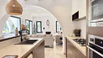 Villa, 4 chambres, fumeurs, piscine privée | Intérieur