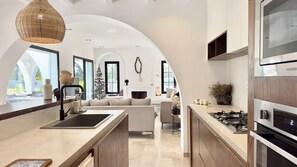 Villa, 4 chambres, fumeurs, piscine privée | Intérieur