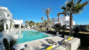 Vila, 2 quartos, para fumantes, piscina particular | Piscina | Piscina externa