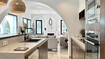 Villa, 4 chambres, fumeurs, piscine privée | Intérieur