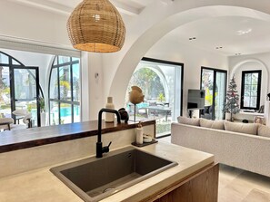 Vila, 2 quartos, para fumantes, piscina particular | Parte interna