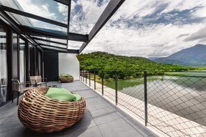 Suite, balcon, vue sur le lac | Terrasse/patio