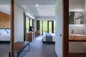 Doppia Superior, balcone, vista lago | Una cassaforte in camera, Wi-Fi gratuito, accesso in sedia a rotelle