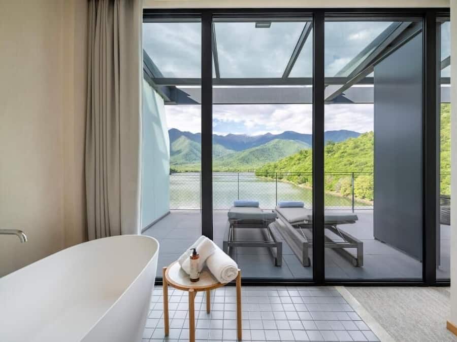 Suite, Balcony, Lake View | Interior