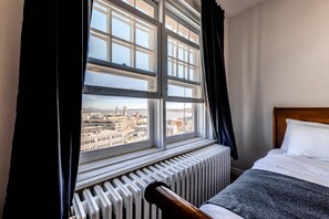 1 bedroom, iron/ironing board, WiFi, bed sheets - Double room river view (Québec)