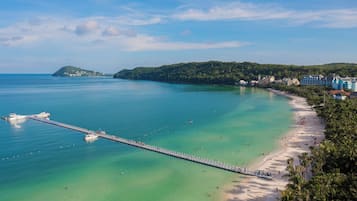 Villa de lujo, piscina privada, vistas al mar | Tabla de planchar con plancha y wifi gratis