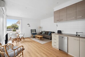 TV - The Terrace | 500m Walk to Ocean Grove Beach (Ocean Grove)