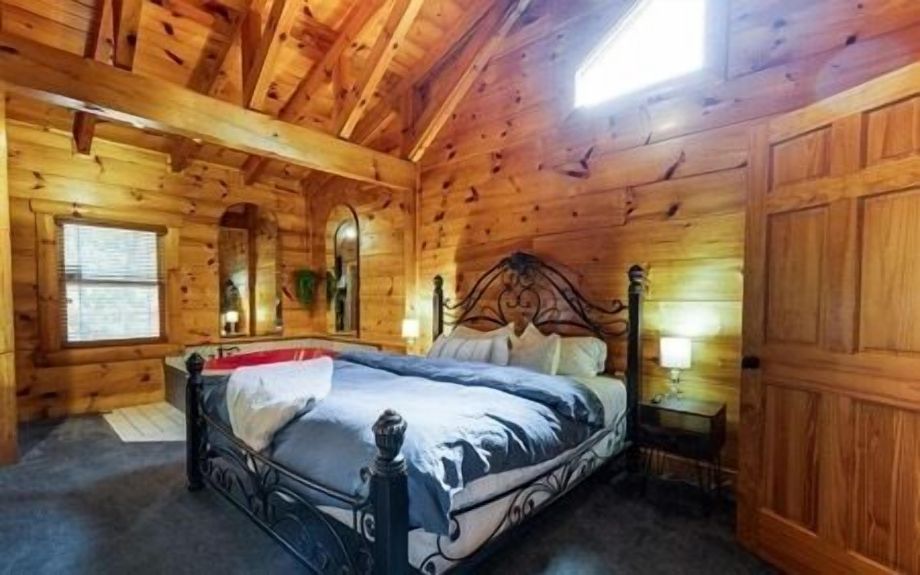 1 غرفة نوم ومكواة/لوح كي وواي فاي مجانًا وملاءات أسرّة