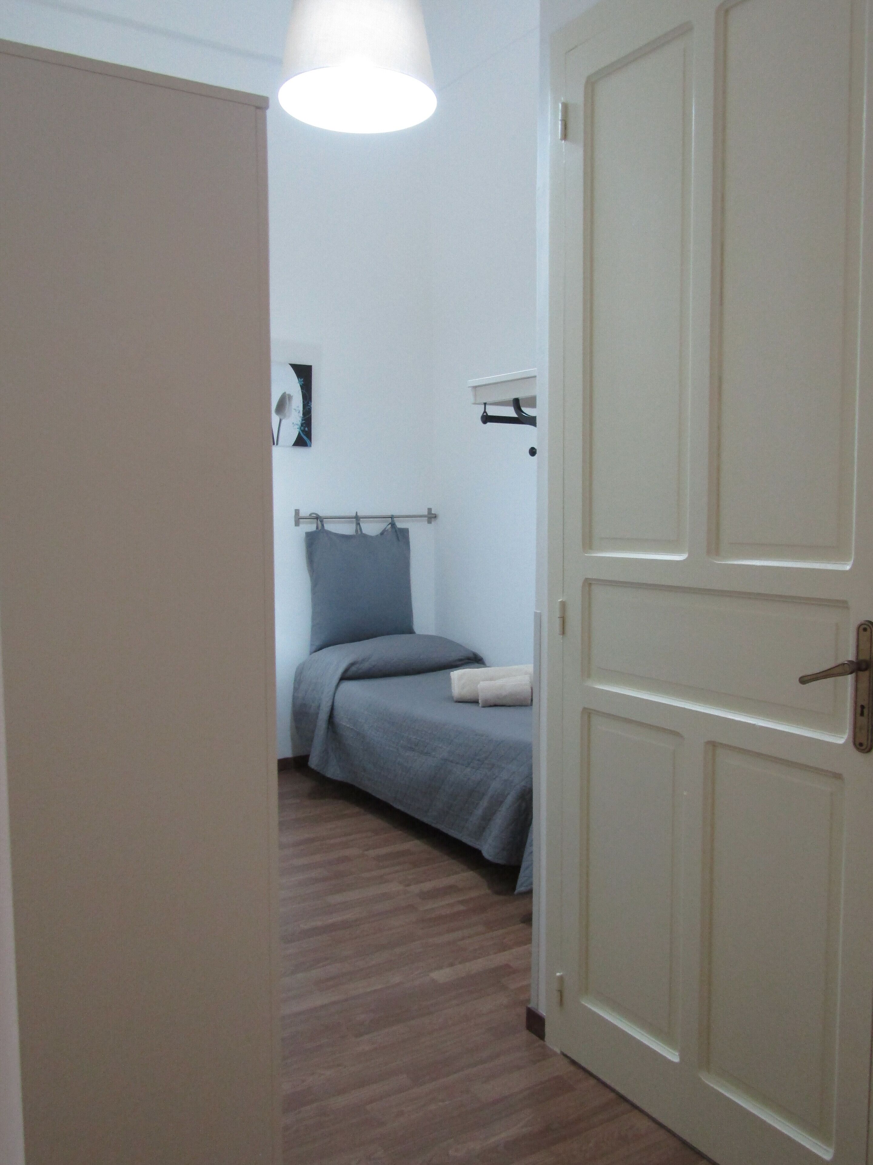 Fer et planche à repasser, accès Internet, draps fournis