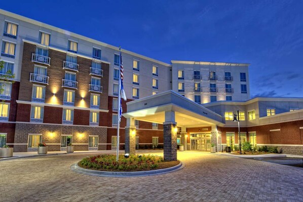 Exterior - Near Ravenel Bridge | Pool. Bar & Dining (Mount Pleasant,  Charleston,)