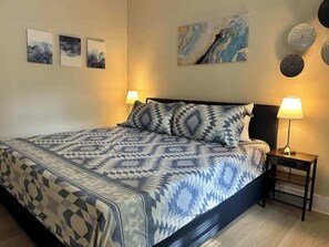 2 bedrooms, desk, iron/ironing board, WiFi - Elm Corner, 2 bedroom family house in Historic Loveland (Loveland)