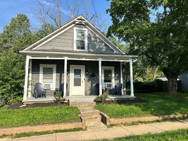 Exterior - Elm Corner, 2 bedroom family house in Historic Loveland (Loveland)