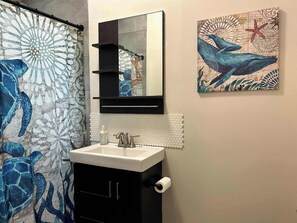 Ducha, secador de pelo, toallas