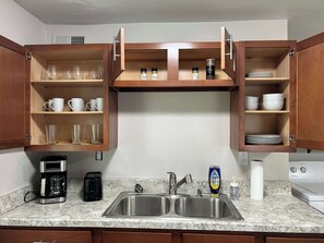 Fridge, microwave, oven, stovetop - Elm Corner, 2 bedroom family house in Historic Loveland (Loveland)