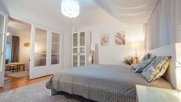 1 habitación, tabla de planchar con plancha, wifi y ropa de cama