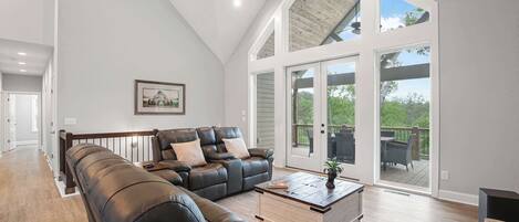 TV, fireplace, offices