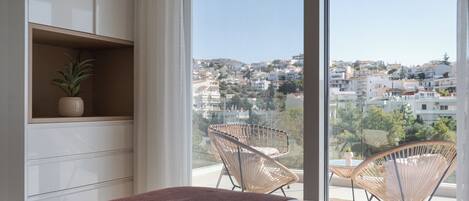 Fer et planche à repasser, lit parapluie, Wi-Fi gratuit, draps fournis