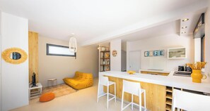 Televisión, oficina