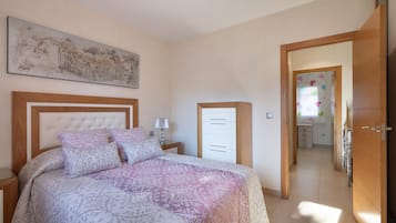 Iron/ironing board, WiFi, bed sheets