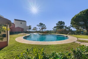 Pool - Islantilla Golf Holiday Home with Private Terrace, Wi-Fi, and Air Conditioning (Huelva)