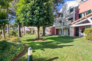 Property grounds - Islantilla Golf Holiday Home with Private Terrace, Wi-Fi, and Air Conditioning (Huelva)