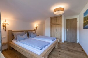 1 habitación y muebles diferentes