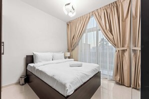 3 habitaciones, tabla de planchar con plancha, wifi y ropa de cama 