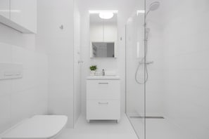 Shower, hair dryer, towels, shampoo - Apartment at the Brewery | Balcony, Parking, Air conditioning (Warszawa)