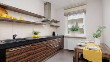 Réfrigérateur, four, plaque de cuisson