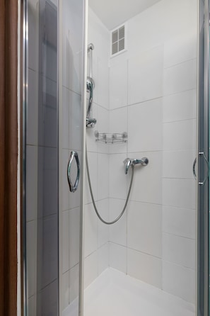 Shower, hair dryer, towels, shampoo - Comfortable Apartment | Close to Spodek and ICC | Balcony with view (Katowice)