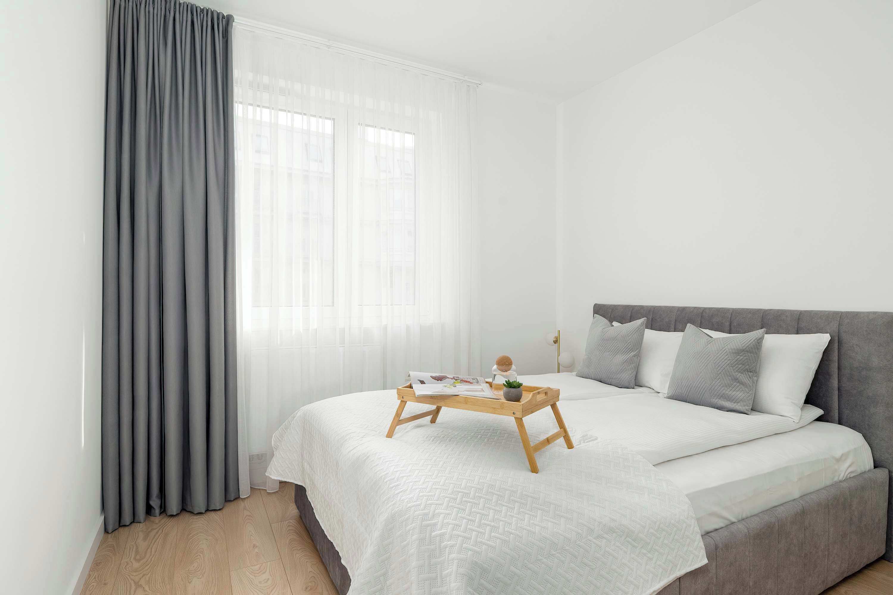 1 habitación, tabla de planchar con plancha, cuna de viaje y wifi 