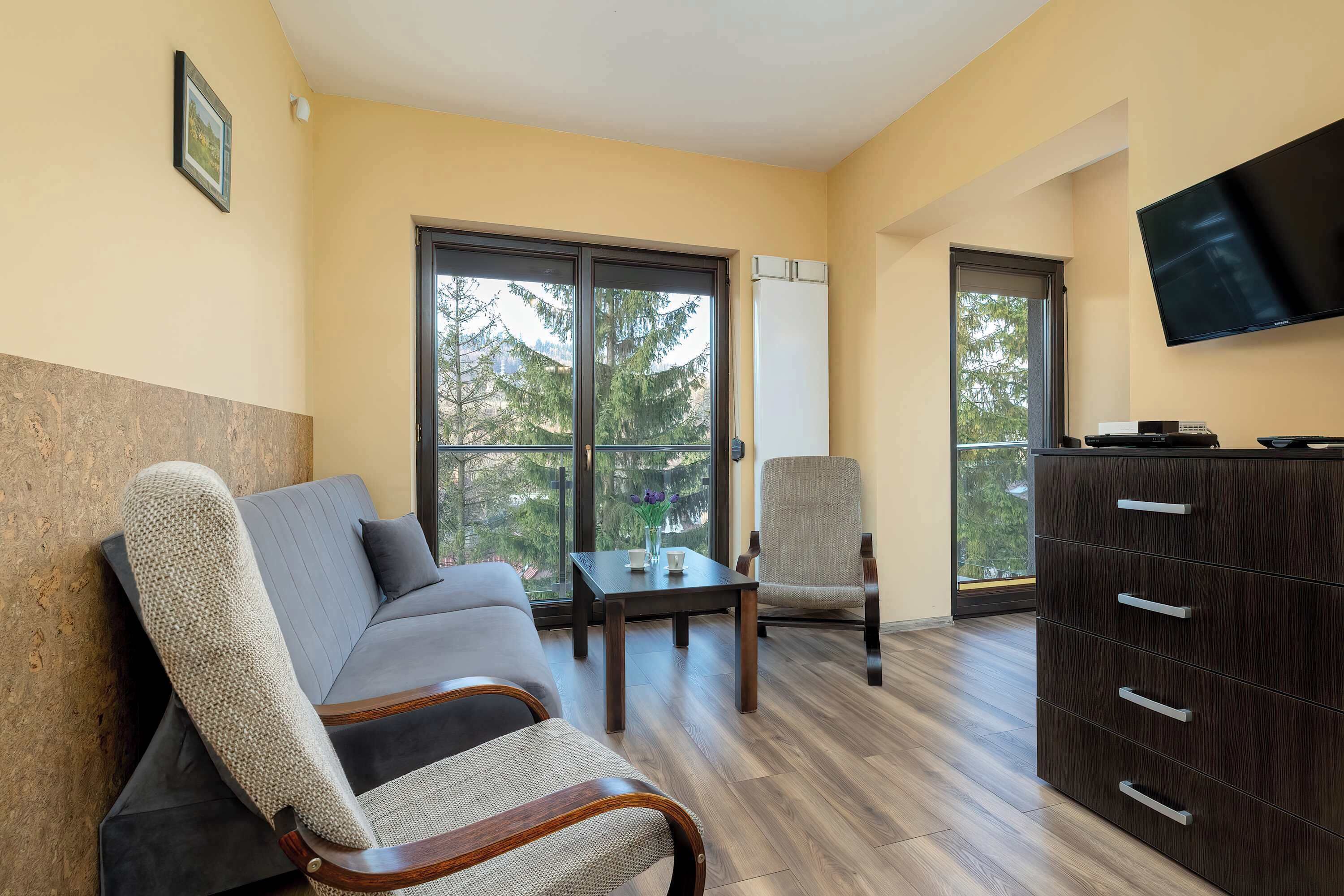 テレビ、書斎 / ワークスペース