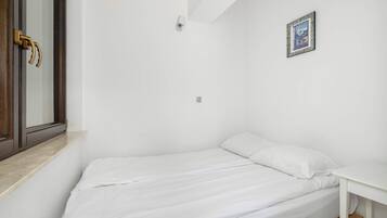 1 dormitorio, tabla de planchar con plancha, cuna de viaje y wifi