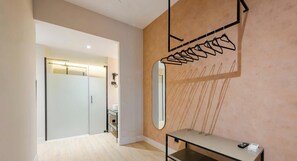 Deluxe Double Room, City View | Interior