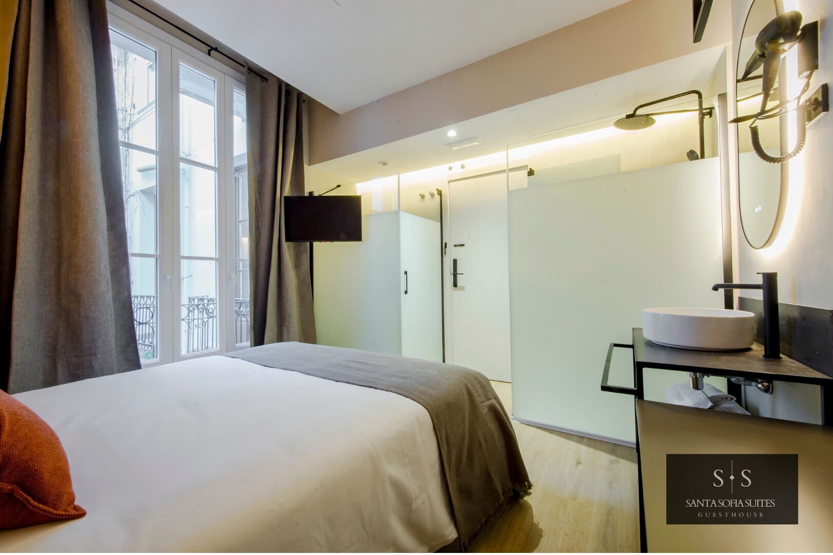 Habitación doble superior, balcón, vistas al patio | Wifi gratis