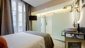 Habitación doble superior, balcón, vistas al patio | Wifi gratis