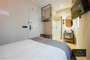 Classic Double Room | Free WiFi - Santa Sofia Suites (Madrid)