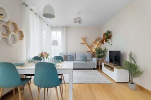 Interior - Lema 32 Kraków | Family Apartment with Parking, Desk and Bathtub (Kraków)