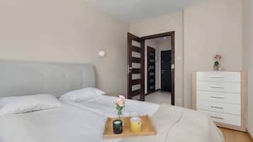 Desk, iron/ironing board, travel cot, WiFi