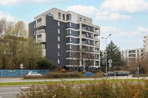 Exterior - Lema 32 Kraków | Family Apartment with Parking, Desk and Bathtub (Kraków)