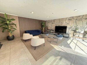 TV - HOM I WiFi, AA (Frio y caliente) , Lavandería (Santiago)