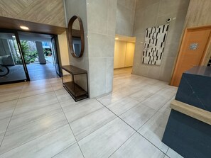 Lobby - HOM I WiFi | AA (Frio y caliente), Movistar Arena (Santiago)