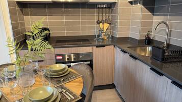 Fridge, microwave, oven, stovetop