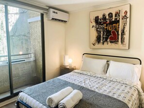 1 habitación, tabla de planchar con plancha, wifi y ropa de cama 