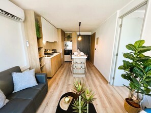 TV - HOM I 1D1B, WiFi, AA Inverter, Lavandería, Metro (Santiago)