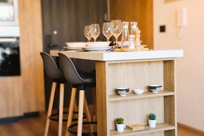 Dining - HOM I 1D1B, WiFi, AA Inverter, Lavandería, Metro (Santiago)