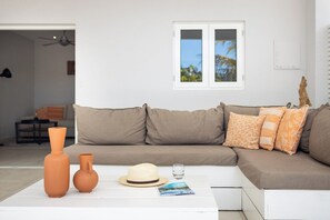 TV - Casa di Mama, Villa with Private Pool (Jan Thiel)
