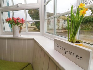 Cottage | Interior - Cubs Corner (St. Agnes)