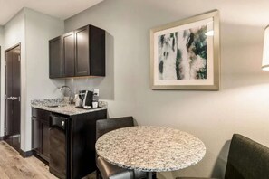 Dining - Stylish Silicon Valley Stay | Pool (Milpitas)